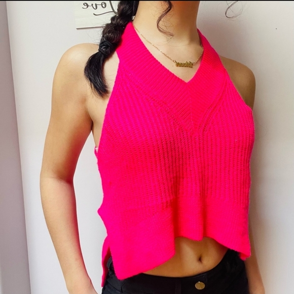 fashion nova pink halter knit top. Has some stretch. - Picture 1 of 6